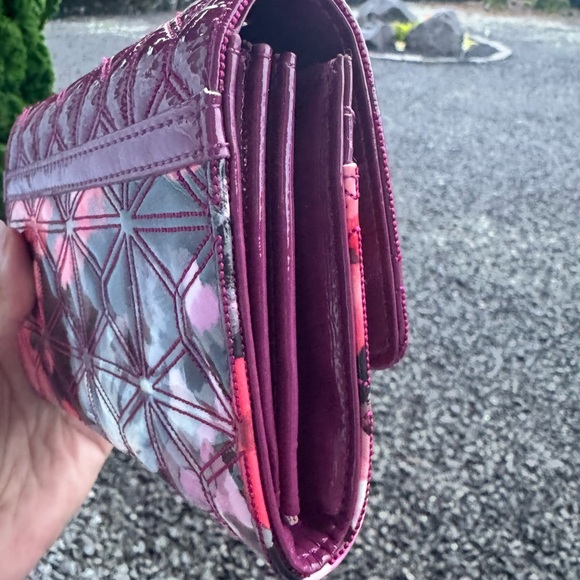 Sharif 1827 Patent Leather Floral Wallet Clutch - Picture 3 of 8